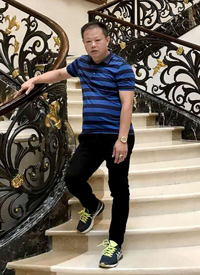 何奇荣.jpg