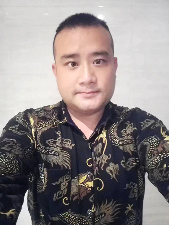 周会杰个人照片.jpg