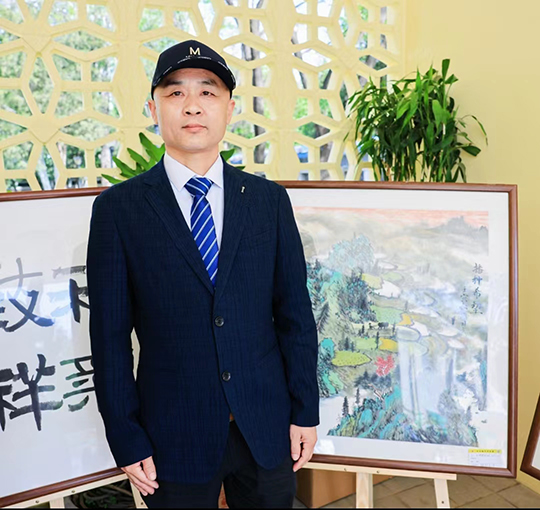 张国庆个人照片.jpg