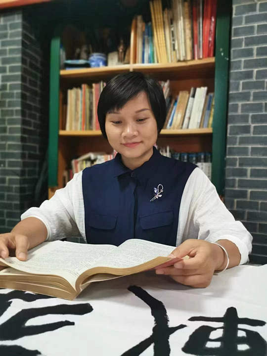 李慧个人照.jpg