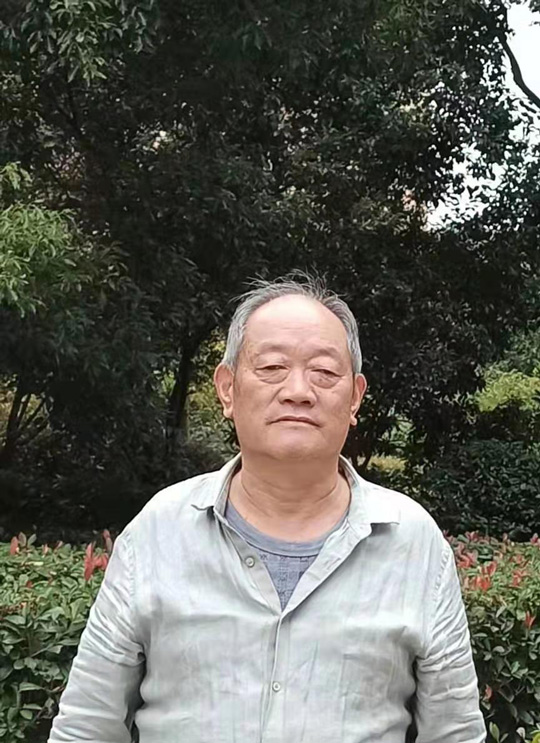 章春平个人照片.jpg