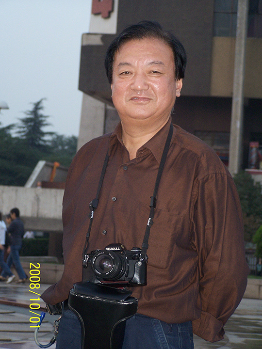 费业钟个人照-.jpg