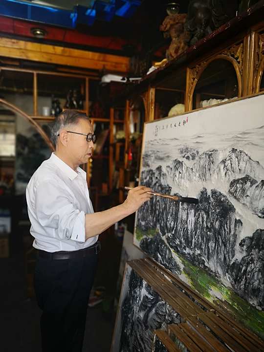 张向宏个人照-.jpg