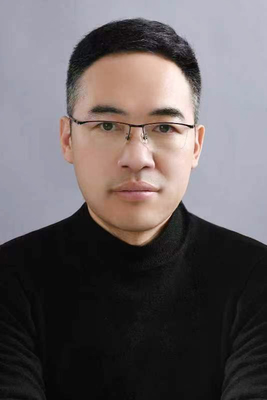顾代宏个人照片.jpg