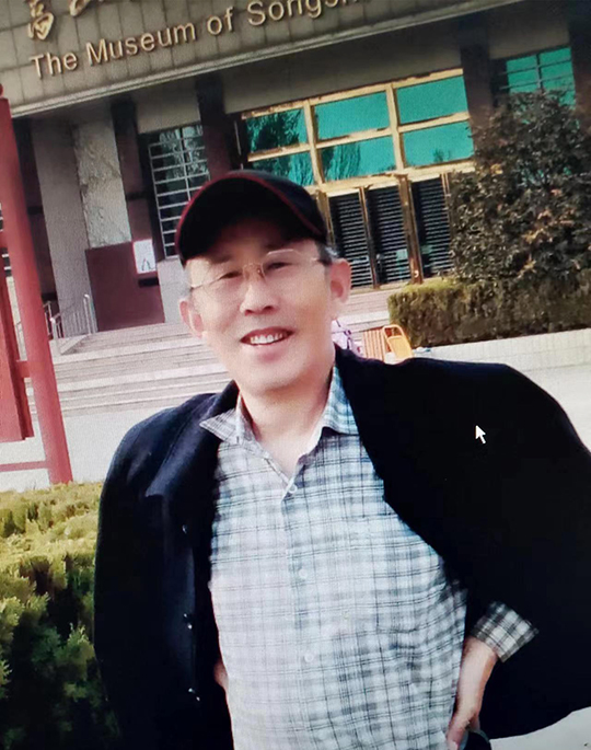 闫学文个人照片.jpg