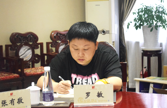 华夏国艺书画艺术中心会员、特聘书画家罗敏分享心得.gif