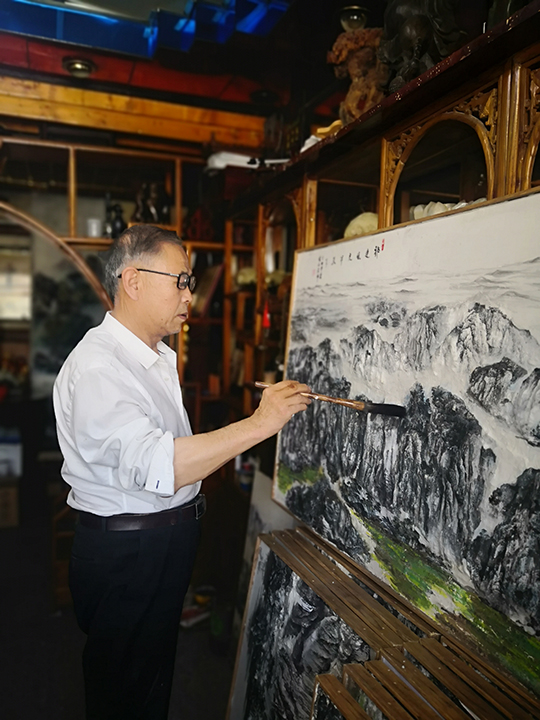 张向宏个人照-.jpg