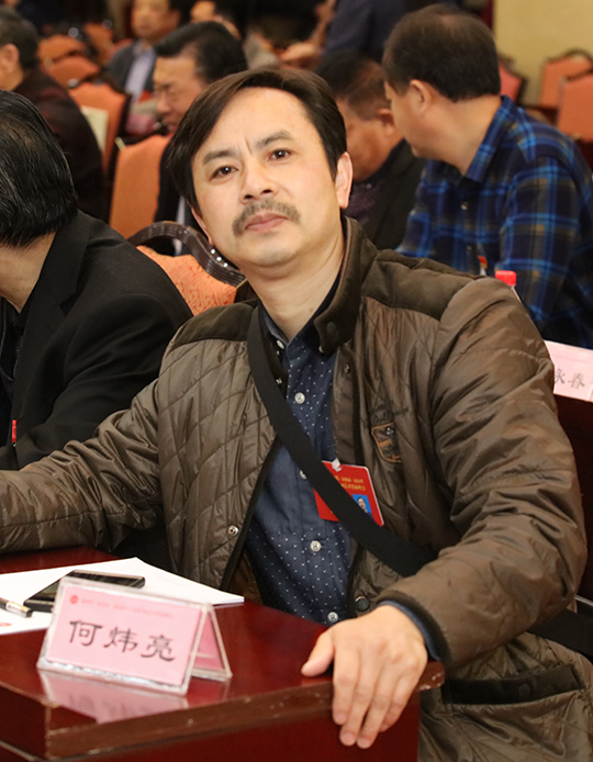 何炜亮个人照片.jpg